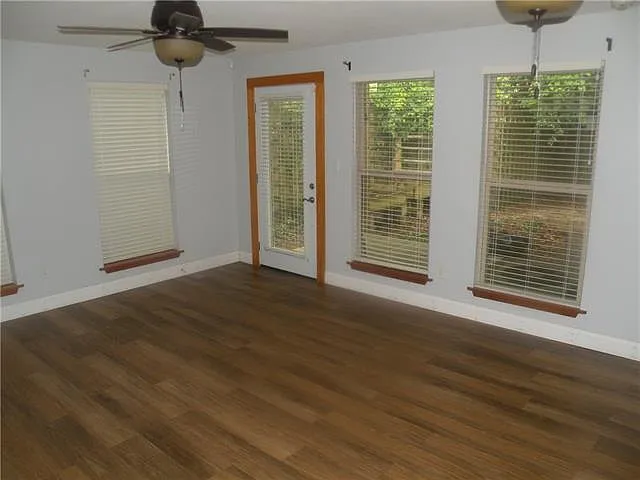 555 S 5th St — Photo 24