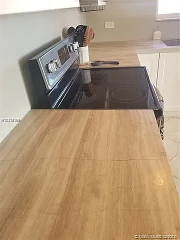 2 bed, 1140 sqft, $2,350 — Photo 3