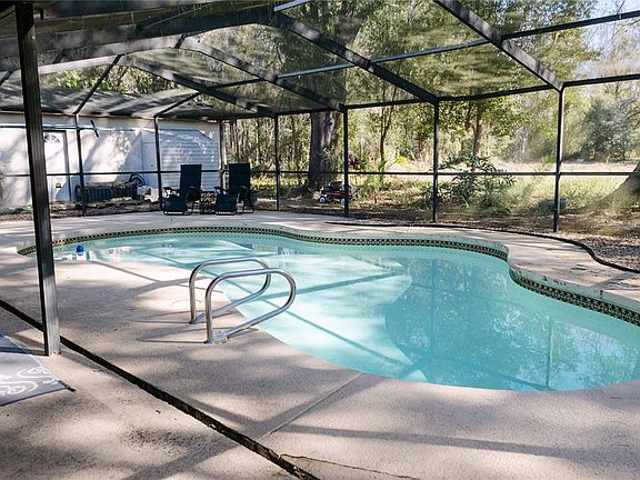 2nd image of 18305 Oakdale Rd