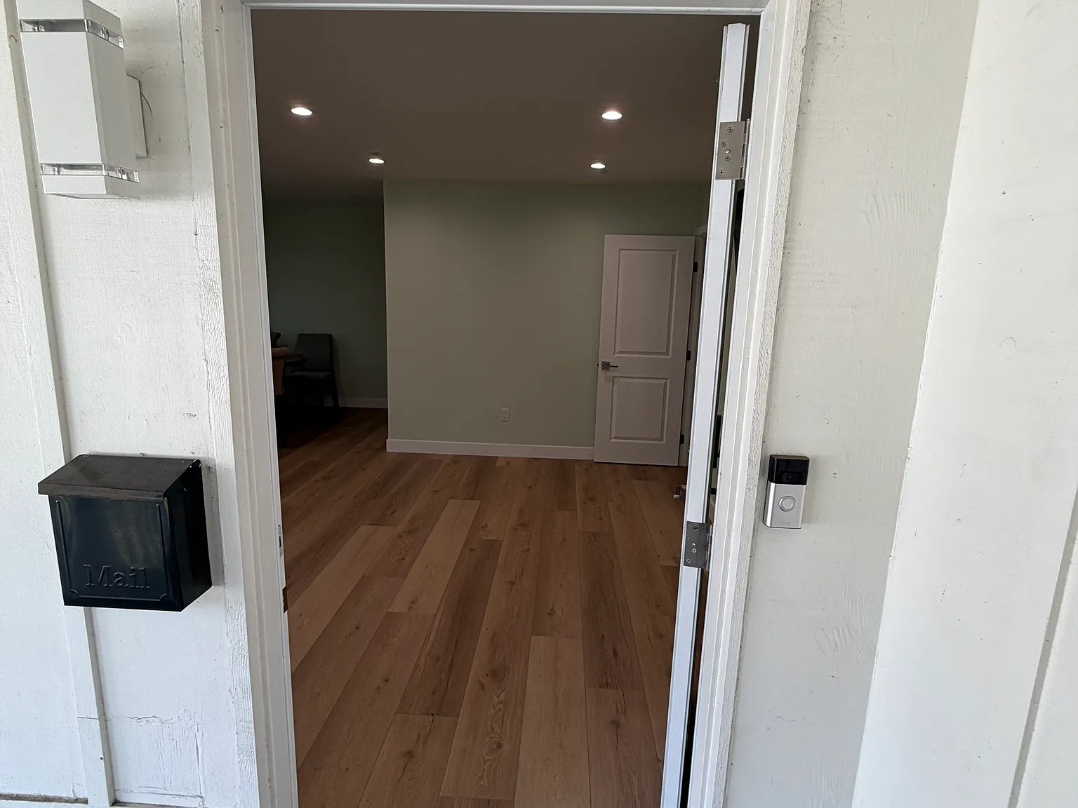 2 bed, 800 sqft, $3,600 — Photo 2