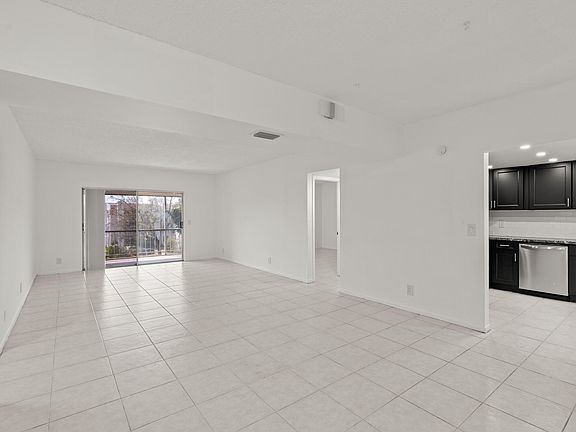 4th image of 626 NW 13th St #310