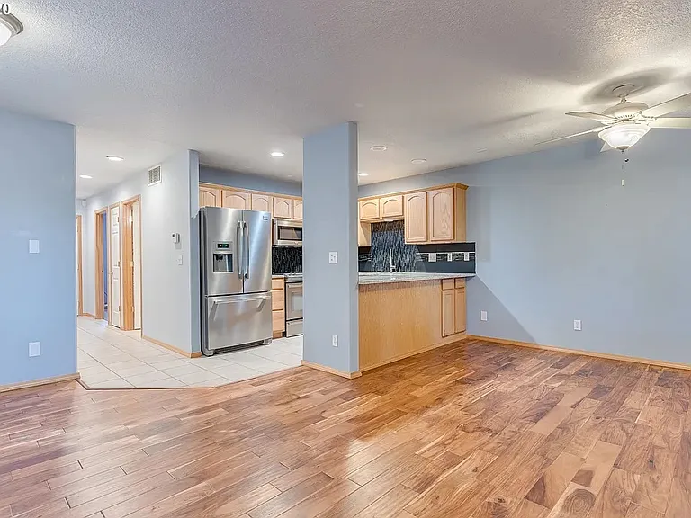 765 SE 8th Ave — Photo 11