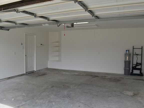5th image of 1926 N Everglades Dr