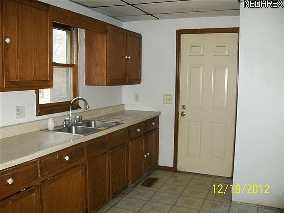 5th image of 1108 East Ave