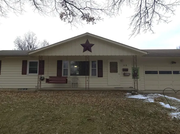 115 Pleasant Dr, La Porte City, IA 50651