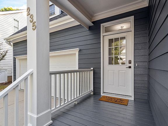 4th image of 235 Thorndale Dr