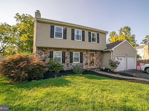 2nd image of 1354 Bernard Ave