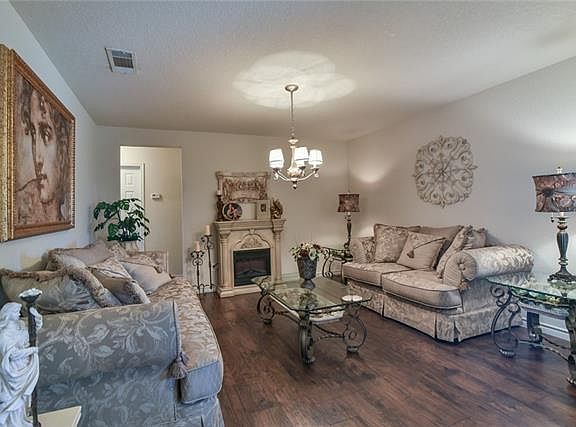 3rd image of 2104 Fort Bend Dr