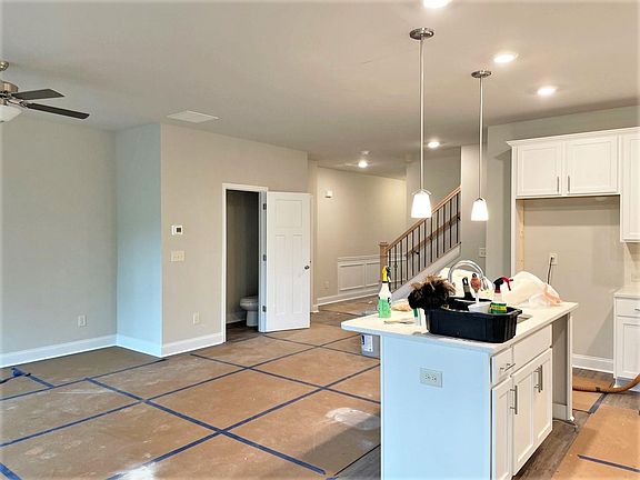 5th image of 401 Rockfern Ct