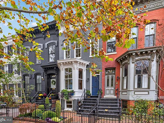 2nd image of 114 4th St NE