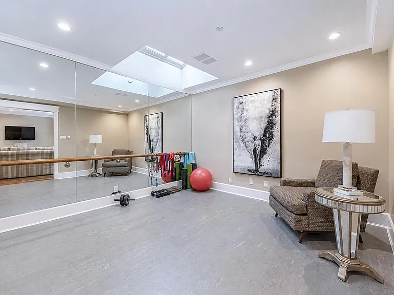 2200 W 34th Ave — Photo 9