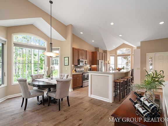 2nd image of 2845 Willow Lane Ct NE