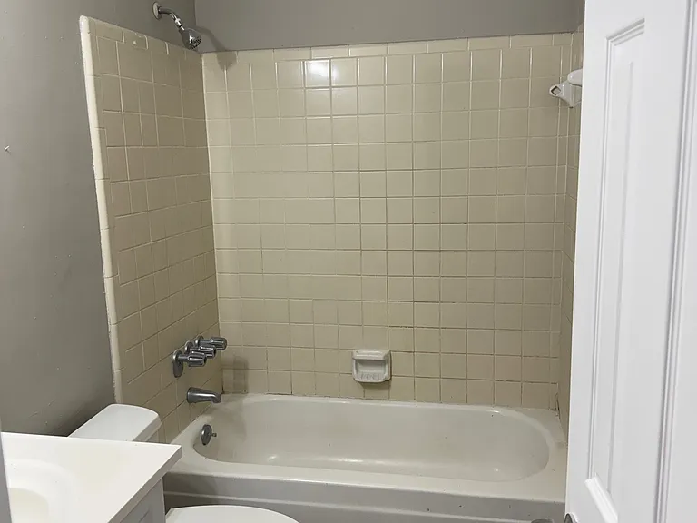 5511 Saint James St — Photo 17