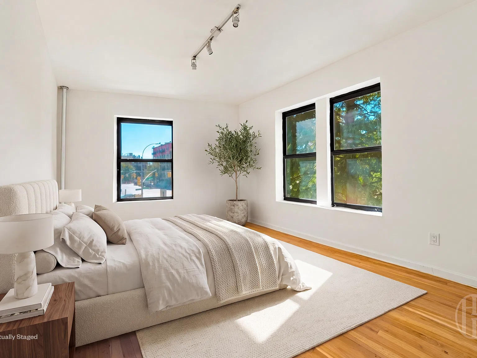 305 Ocean Avenue — Photo 4