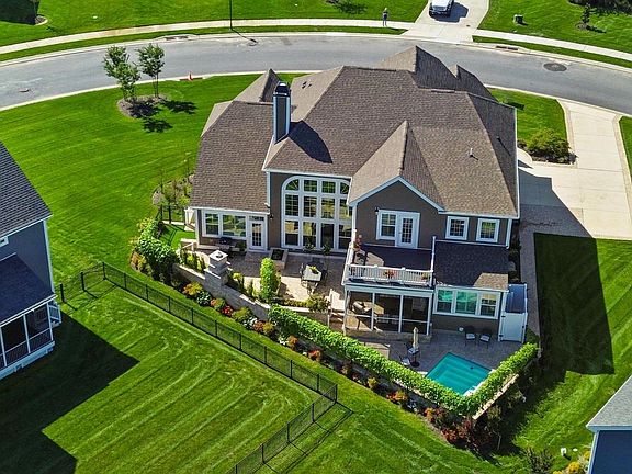 3rd image of 22115 Welches Way