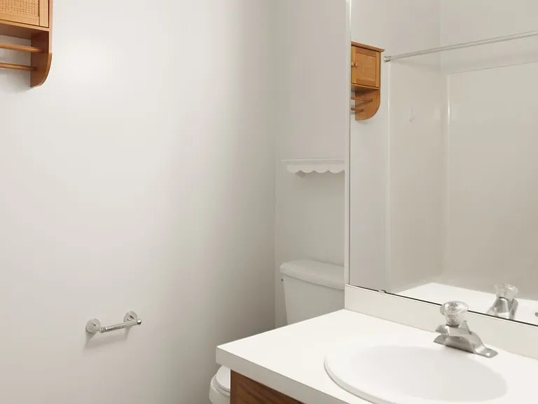 124 Blithe Ct — Photo 11