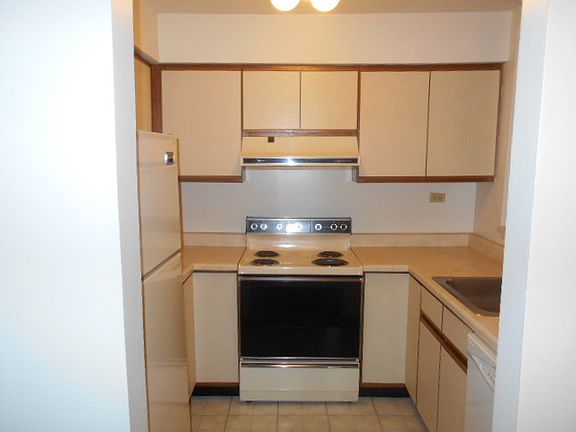 5th image of 1908 Country Dr APT 101
