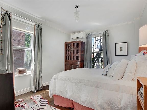 5th image of 267 E 7th St APT 4
