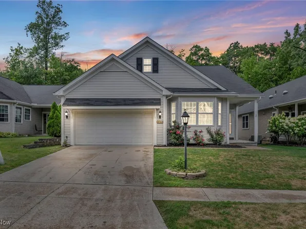 18304 Crystal Lakes Dr, North Royalton, OH 44133