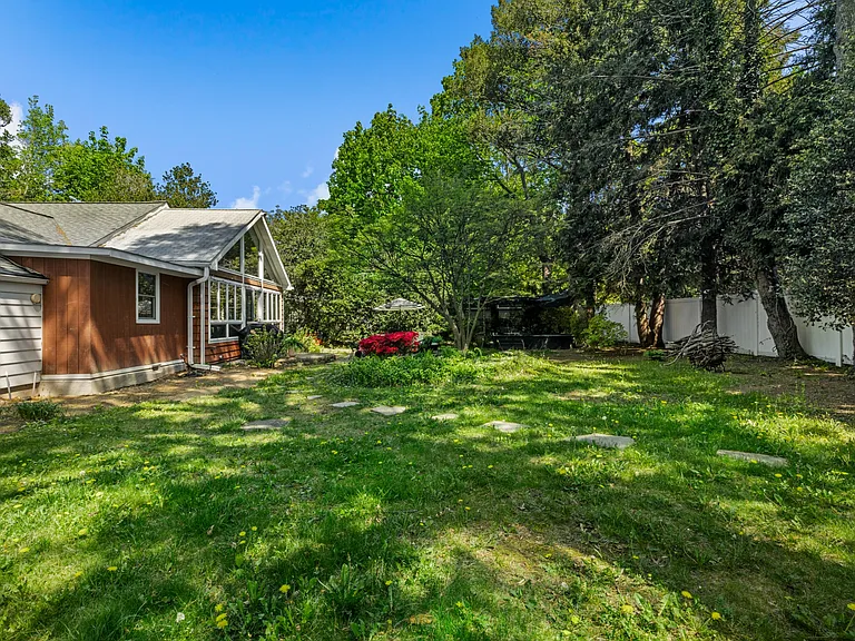194 W Neck Rd — Photo 23