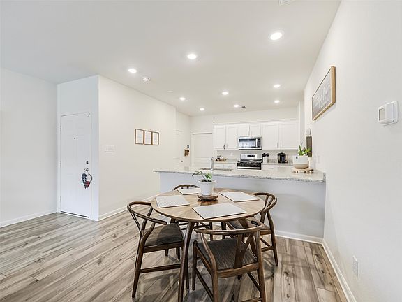4th image of 224 Marsh Ln