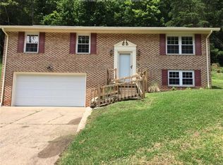 217 Brookhaven Dr, Nitro, WV 25143