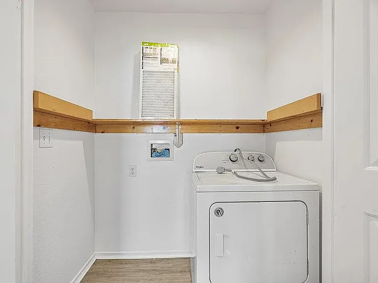 2199 Raleigh Cir — Photo 5