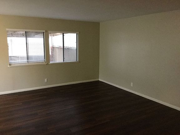 3rd image of 850 E Clara St