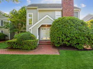 425 Hampton Rd APT 6, Southampton, NY 11968