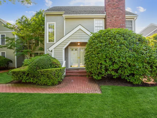 425 Hampton Rd APT 6, Southampton, NY 11968