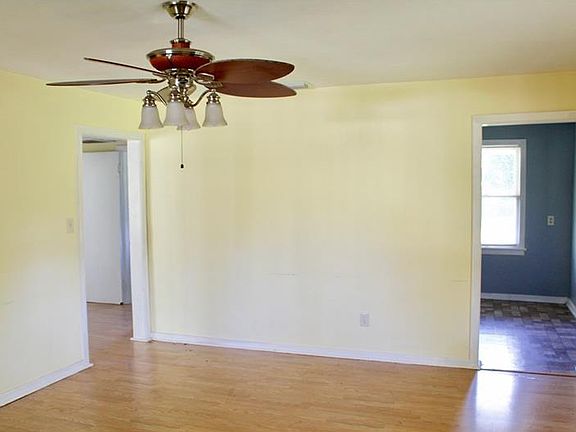 2nd image of 2253 Lakeview St