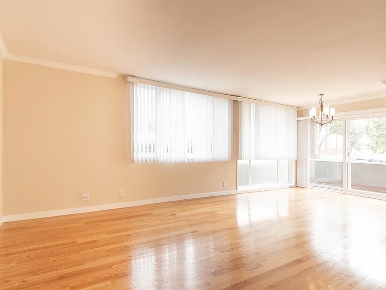 MAIN ROOM