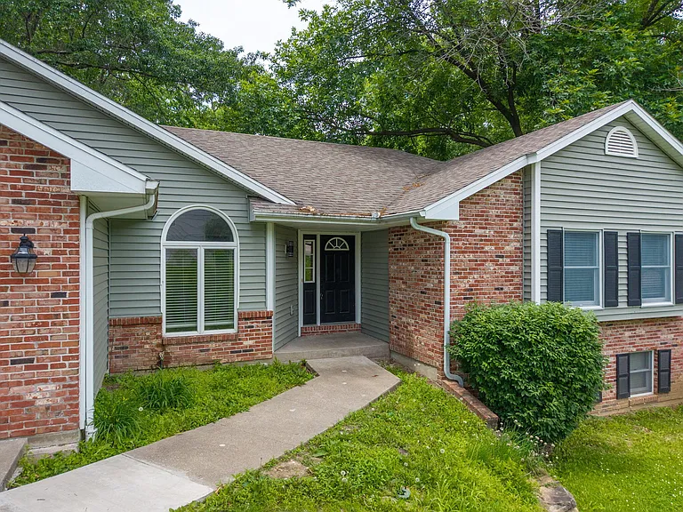 2301 Grant Ln — Photo 3