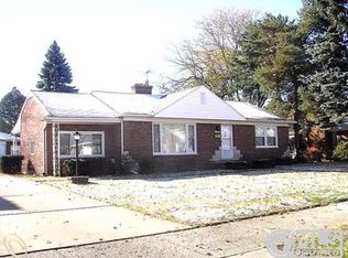 8122 Menge Ave, Center Line, MI 48015