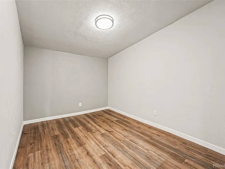 2949 Glenarm Pl — Photo 21