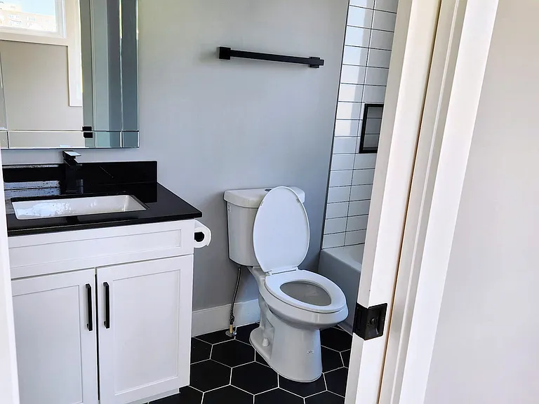 1915 H St NE #3 — Photo 7