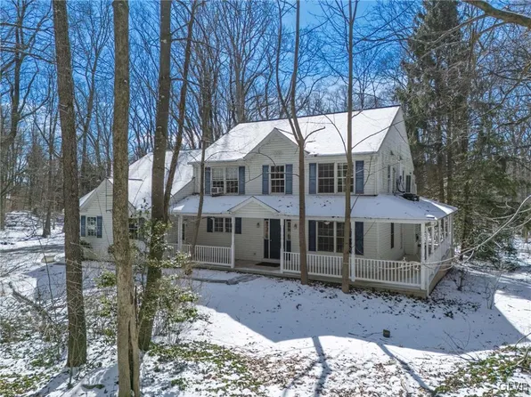 7407 Sweetwood Dr, Macungie, PA 18062