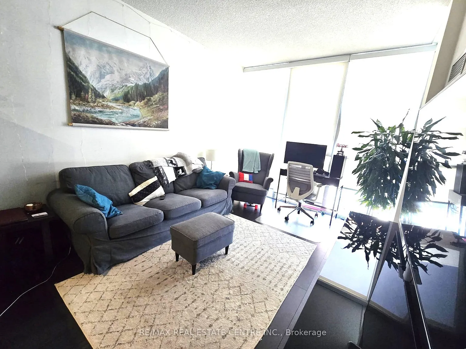 75 Eglinton Ave W — Photo 3