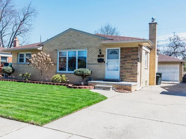 24908 Cubberness St, Saint Clair Shores, MI 48080