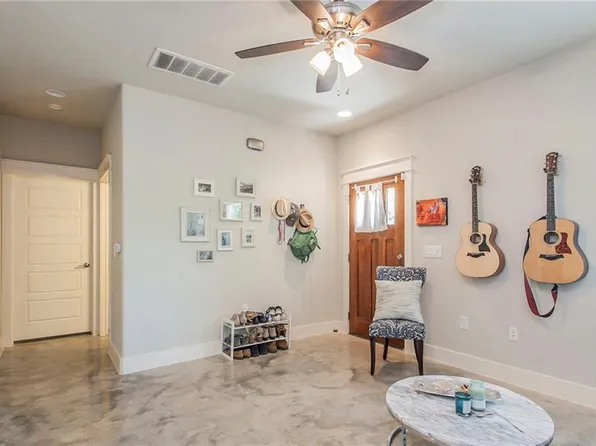 1700 Singleton Ave #B, Austin, TX 78702