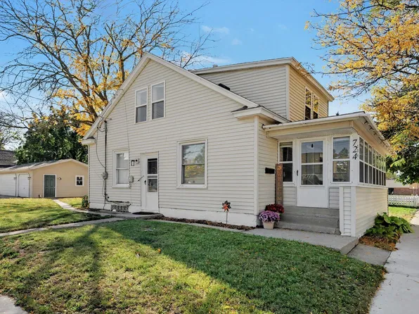 724 Eleanor St NE, Grand Rapids, MI 49505