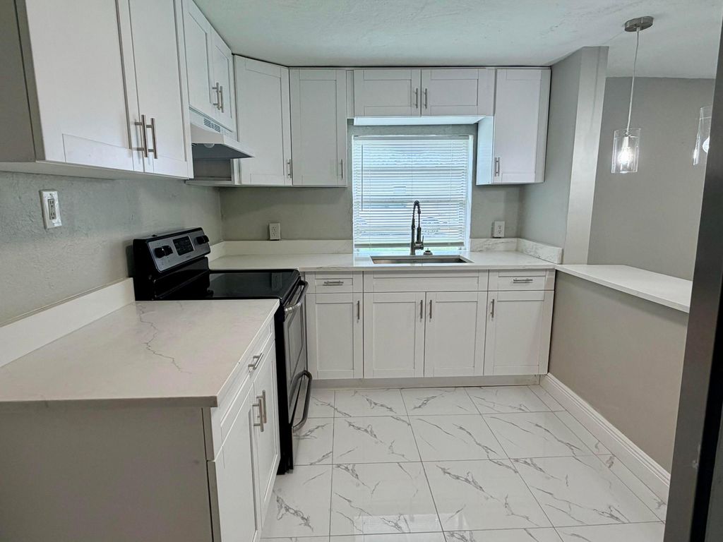 605 NW 9TH Avenue, photo 8