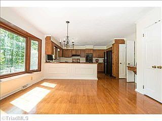 4th image of 4929 Warfield Dr