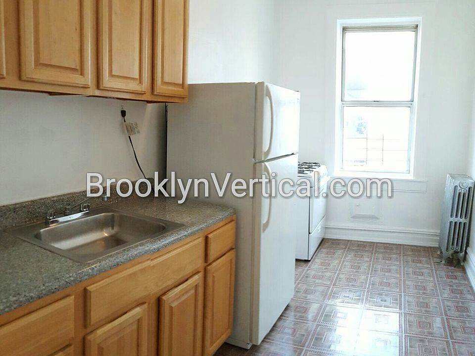 2nd image of 450 Rockaway Pkwy APT 4J