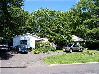 1st image of 4 Shelbourne Ln