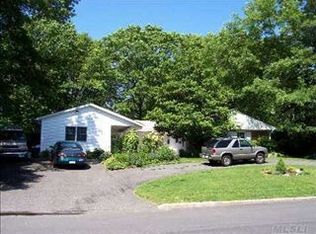 4 Shelbourne Ln, Stony Brook, NY 11790