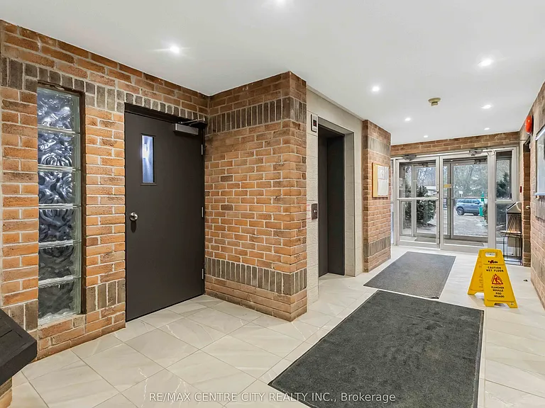2230 Trafalgar St #121 — Photo 29