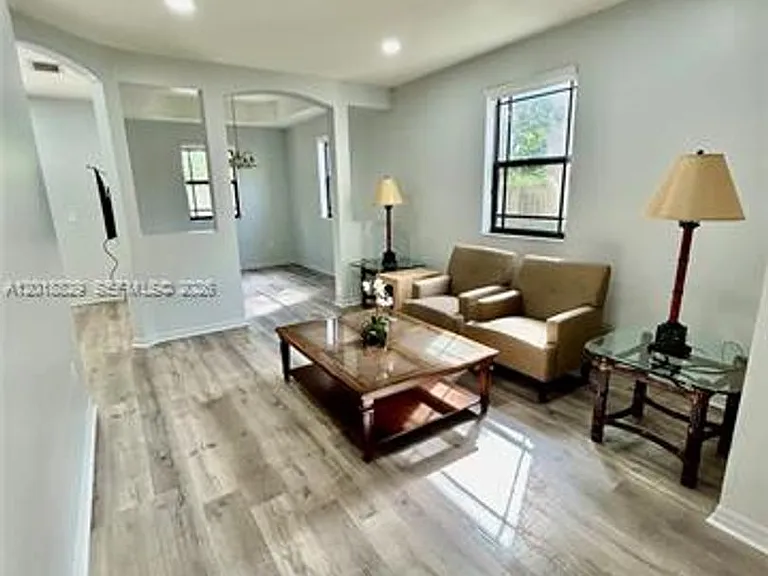 607 NE 35th Ave #607 — Photo 5