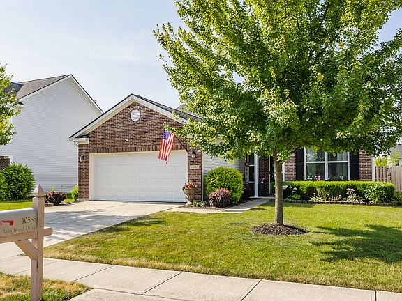 3rd image of 10585 Windward Dr