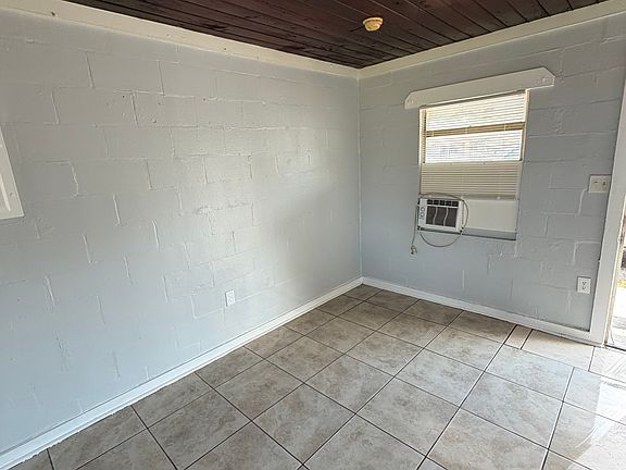2nd image of 541 Washington Ave APT 4